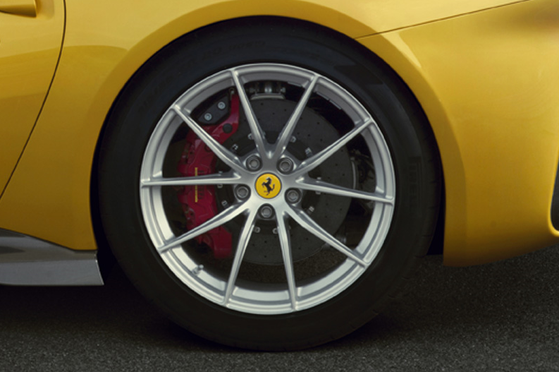 Новейшая версия Ferrari F12tdf рассекречена Ferrari F12tdf 2