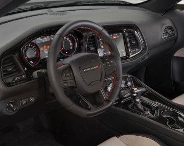 Автомобильный салон в Лас-Вегасе: Dodge Challenger GT AWD