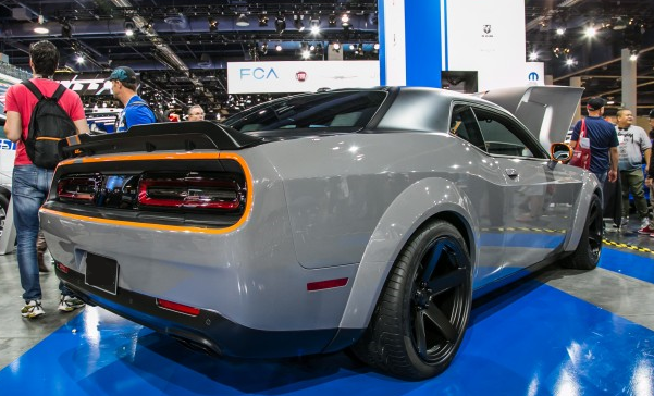 Автомобильный салон в Лас-Вегасе: Dodge Challenger GT AWD Dodge Challenger GT AWD 3