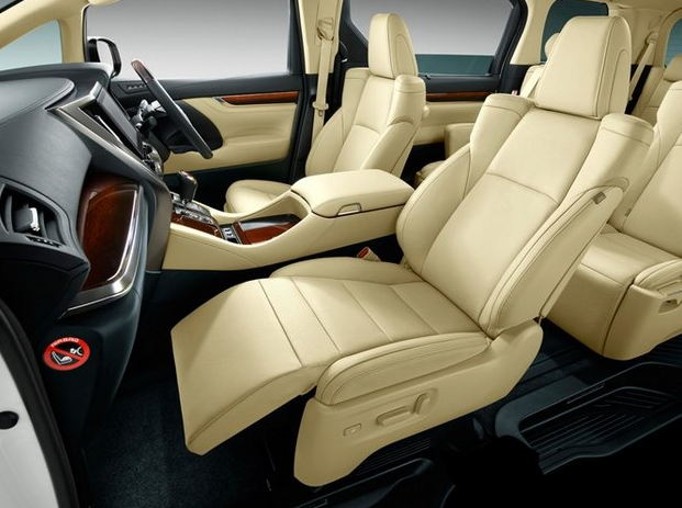 Автомобильное шоу в Гуанчжоу: Toyota Innova Toyota Innova 2