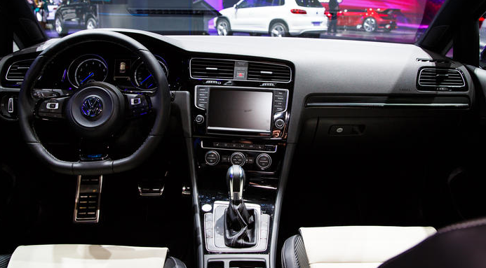 №2 Новое поколение Volkswagen Golf выйдет уже в 2016 году Volkswagen Golf 2