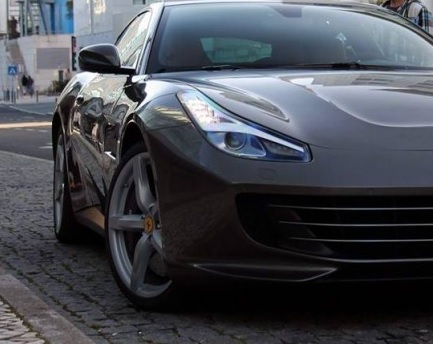 №3 Ferrari GTC4 Lusso появился в Португалии Ferrari GTC4 Lusso 3