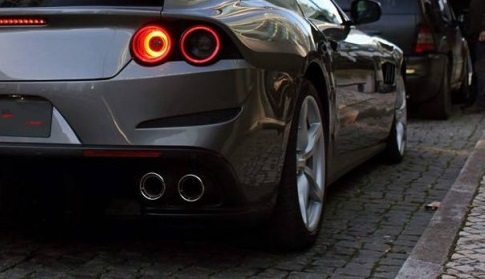 №2 Ferrari GTC4 Lusso появился в Португалии Ferrari GTC4 Lusso 4