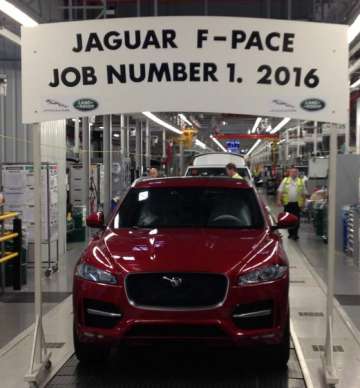 Первый кроссовер Jaguar F-Pace сошел с конвейера