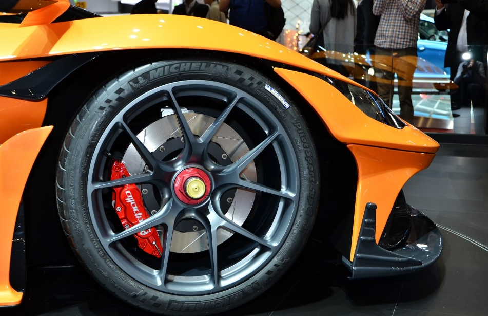 №2 Новый Apollo N – автомобильный салон Женевы 2016 Apollo N 6