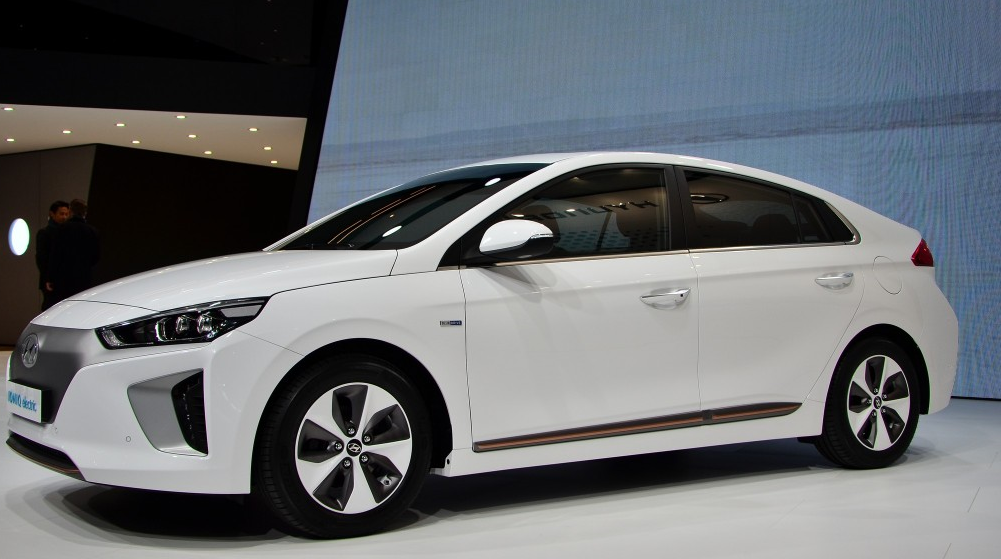 №3 Новый Hyundai Ioniq range – автомобильный салон Женевы 2016 Hyundai Ioniq range 6