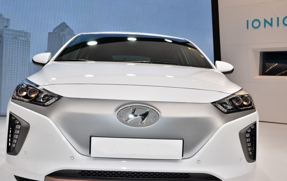 №2 Новый Hyundai Ioniq range – автомобильный салон Женевы 2016 Hyundai Ioniq range 5