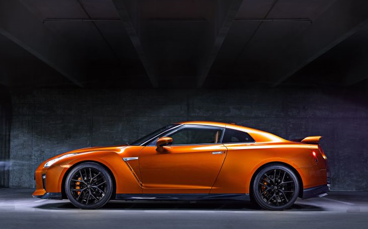 №2 Nissan GT-R – автомобильный салон Нью-Йорка 2016 Nissan GT-R 4