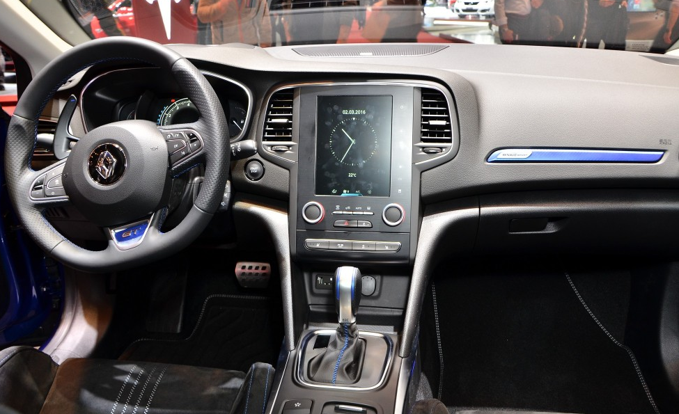 №2 Новый Renault Megane Estate – автомобильный салон Женевы 2016 Renault Megane Estate 3