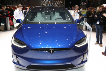 Новая Tesla Model X – автомобильный салон Женевы 2016