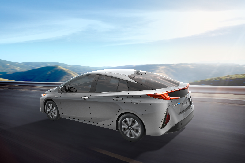 №2 Новый Toyota Prius прошел тесты от IIHS Toyota Prius Prime 5